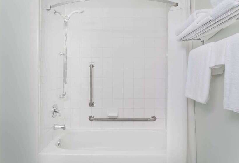 בית מלון כפרי Super 8 By Wyndham Dauphin