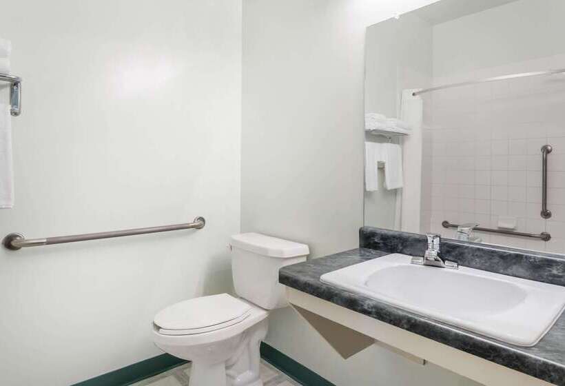 בית מלון כפרי Super 8 By Wyndham Dauphin