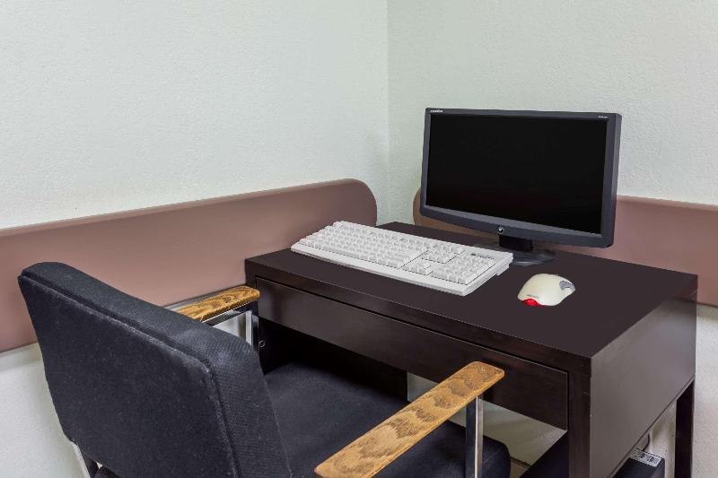 בית מלון כפרי Super 8 By Wyndham Dauphin