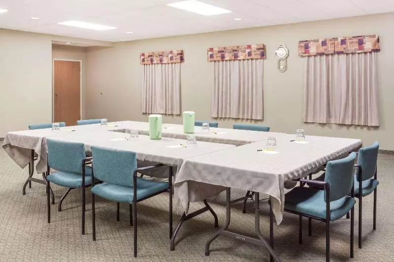 호텔 Super 8 By Wyndham Dauphin