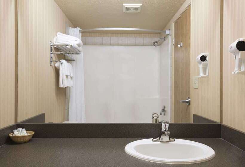 Hotelli Super 8 By Wyndham Fort Nelson Bc