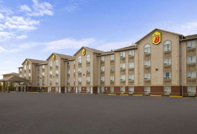Hotelli Super 8 By Wyndham Fort Nelson Bc