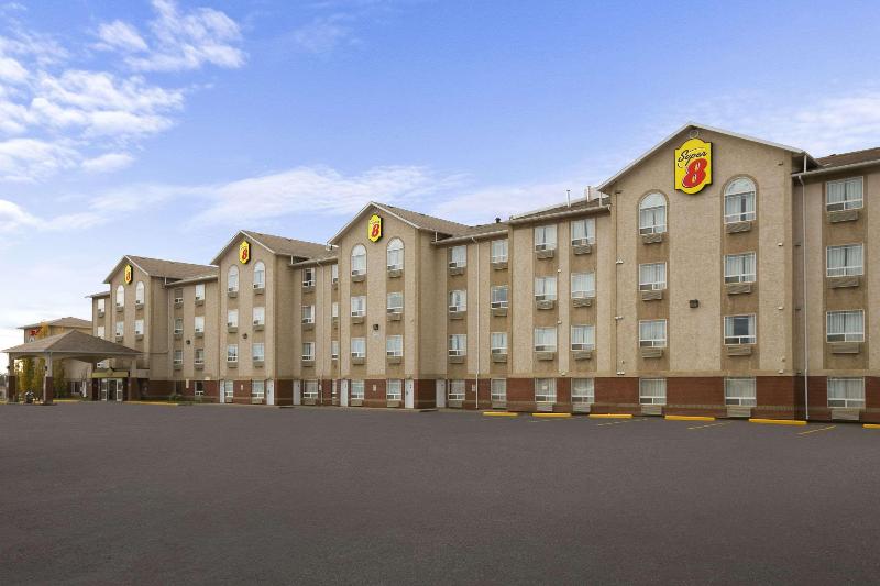 Hotelli Super 8 By Wyndham Fort Nelson Bc