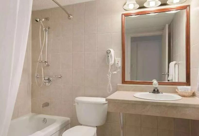 Отель Travelodge By Wyndham Cambridge  Waterloo