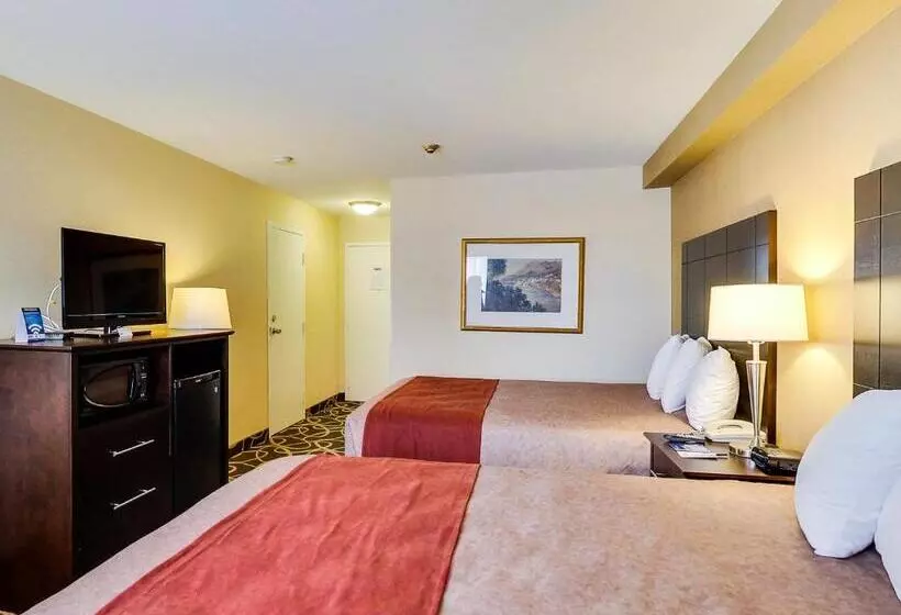 Отель Travelodge By Wyndham Cambridge  Waterloo