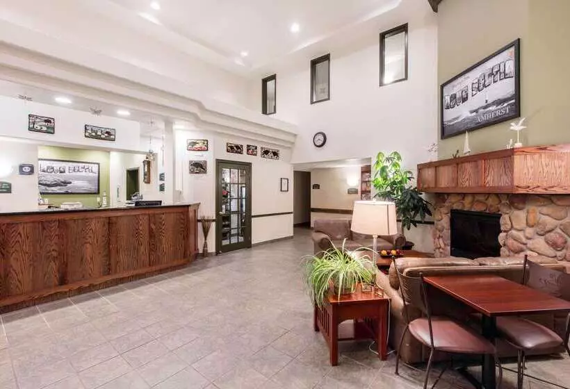 Motel Super 8 By Wyndham Amherst Ns