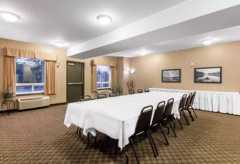 Motel Super 8 By Wyndham Amherst Ns