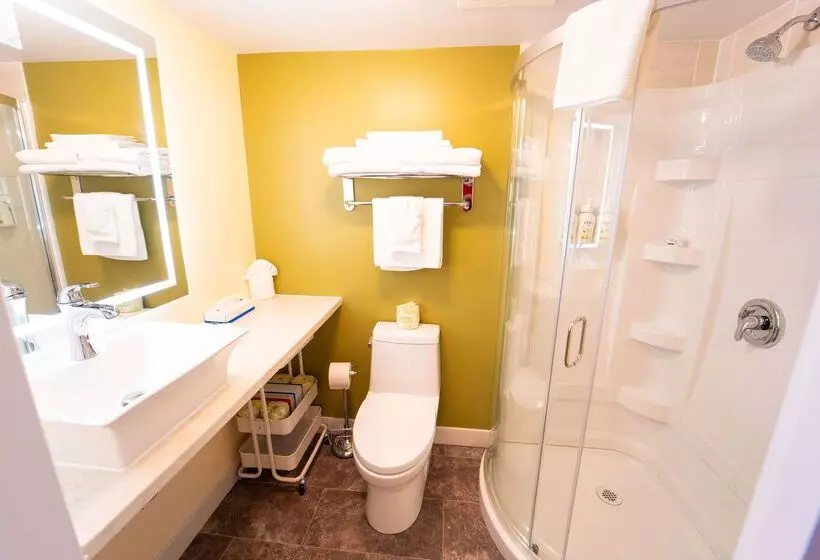 Motel Super 8 By Wyndham Amherst Ns