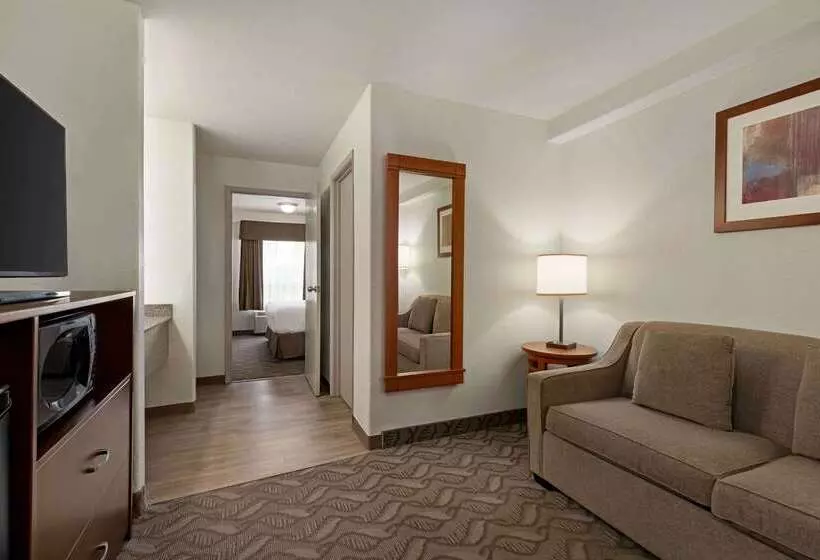 Motel Super 8 By Wyndham Calgary Shawnessy Area