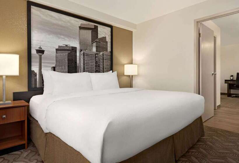 مُتل Super 8 By Wyndham Calgary Shawnessy Area