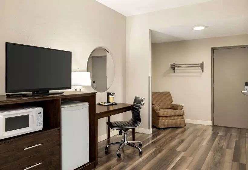 모텔 Super 8 By Wyndham Sarnia On