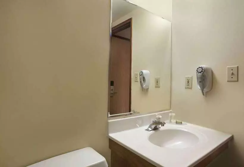 모텔 Super 8 By Wyndham Sarnia On