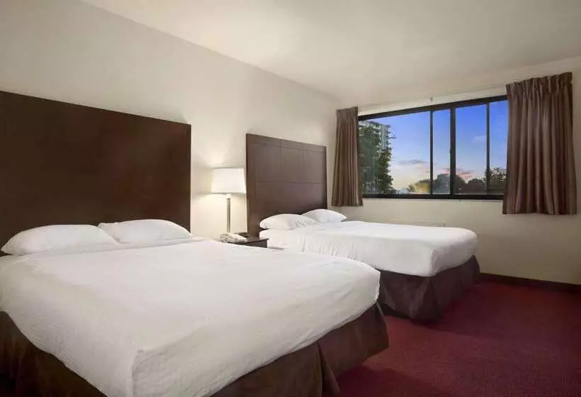 모텔 Super 8 By Wyndham Sarnia On