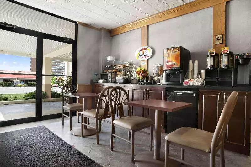 모텔 Super 8 By Wyndham Sarnia On