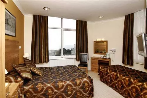 Отель Russell Court