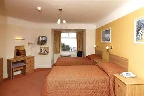 Отель Russell Court