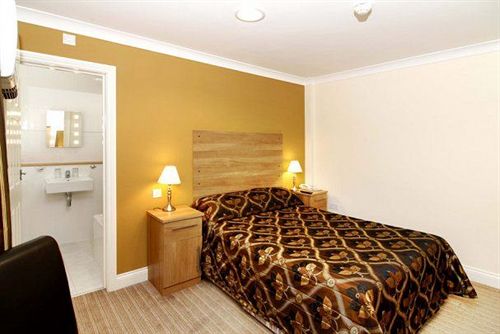 هتل Russell Court