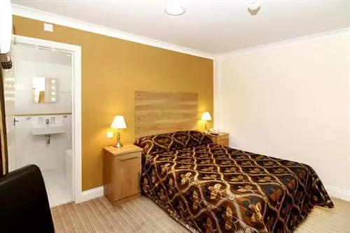 Отель Russell Court