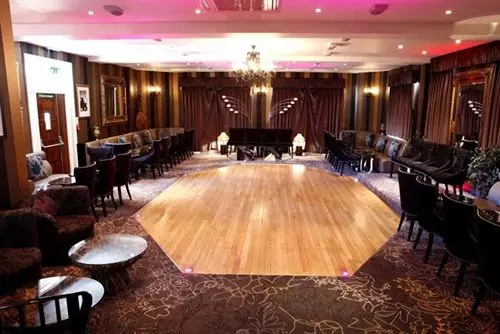 Отель Russell Court