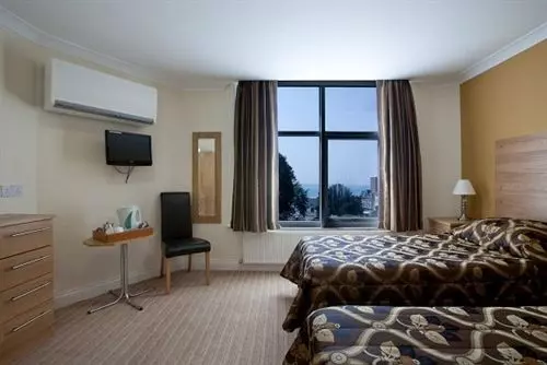 Отель Russell Court