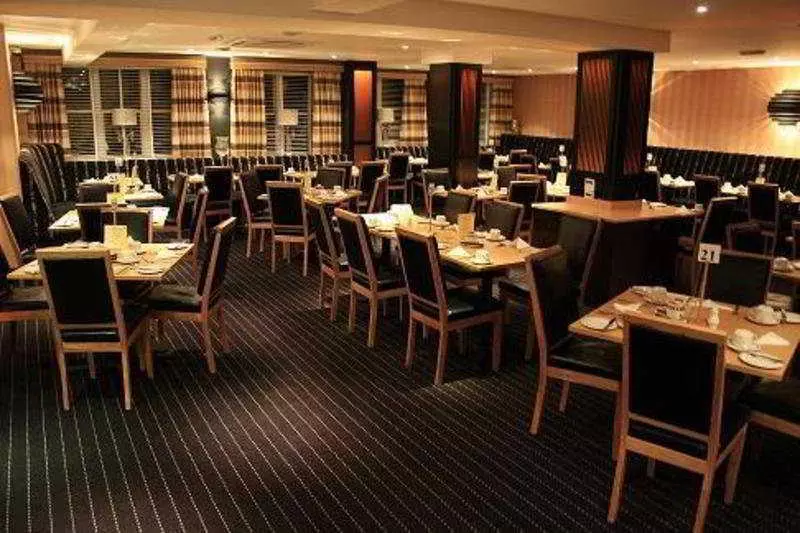 Отель Russell Court