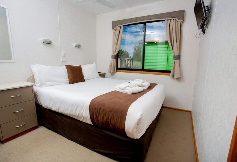 Отель Big4 Shepparton Park Lane Holiday Park