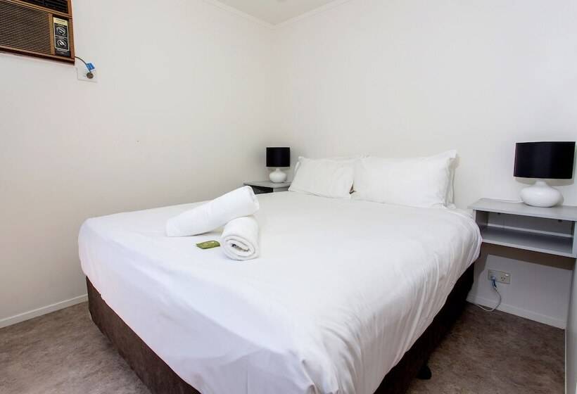 Отель Big4 Shepparton Park Lane Holiday Park