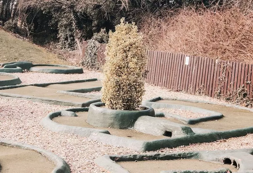 Hotelli Keer Side Lodge, Luxury Lodge With Private Hot Tub At Pine Lake Resort