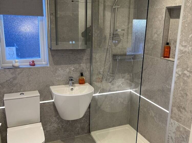 Hotel Keer Side Lodge, Luxury Lodge With Private Hot Tub At Pine Lake Resort