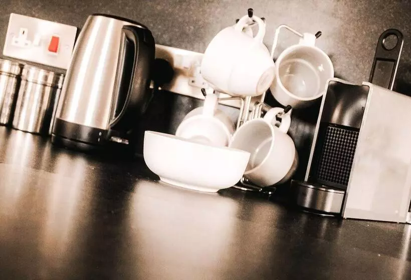 Hotelli Keer Side Lodge, Luxury Lodge With Private Hot Tub At Pine Lake Resort