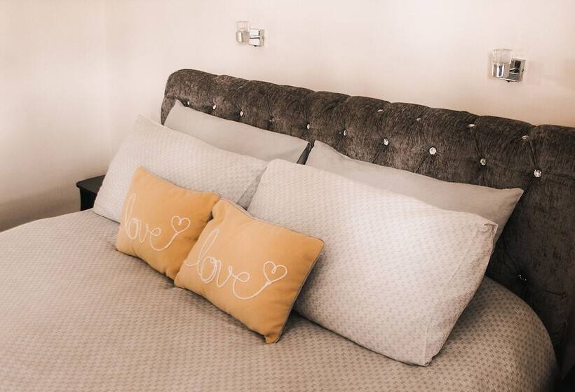 Hotel Keer Side Lodge, Luxury Lodge With Private Hot Tub At Pine Lake Resort