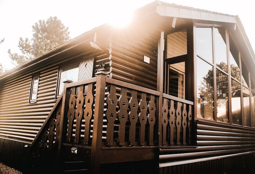 Hotel Keer Side Lodge, Luxury Lodge With Private Hot Tub At Pine Lake Resort