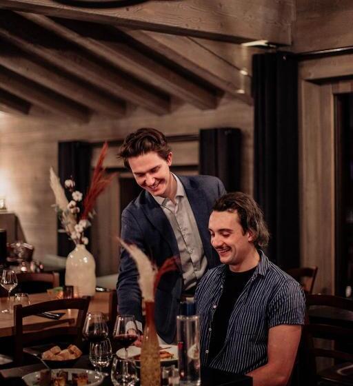 هتل Victoria Lodge, Friendly