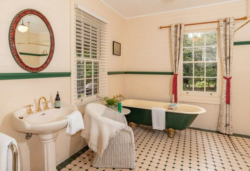 Arcadia The Barn Cottage & Rosehill Cottage