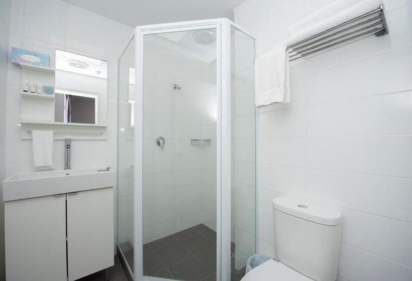 Отель The Parade