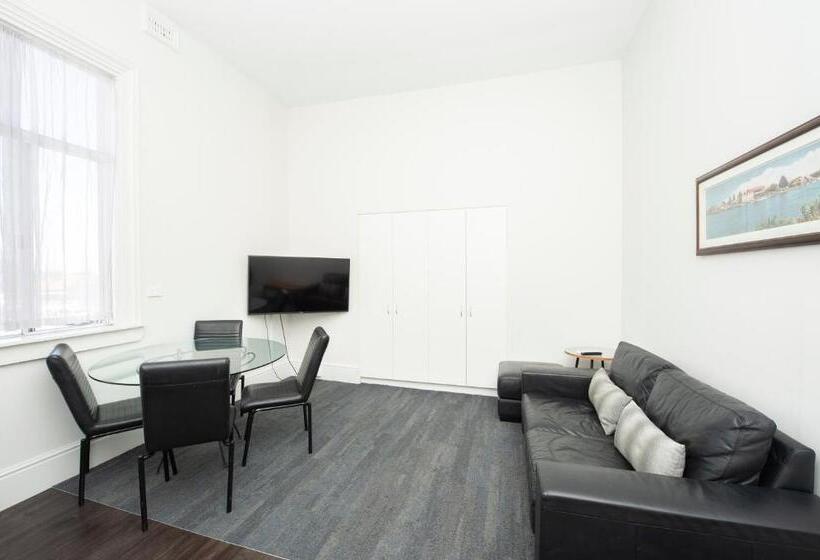 Отель The Parade