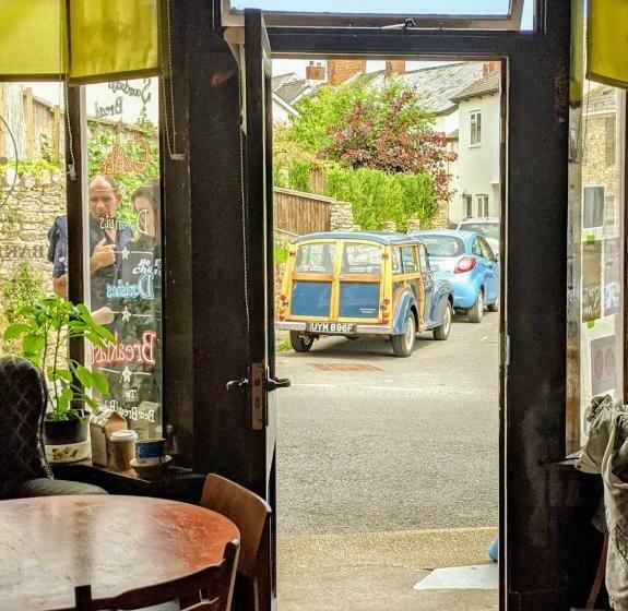 민박 The Bear Bread Bakery, Boutique En Suite Rooms With Breakfast In The Bakery, In The Heart Of Colyton