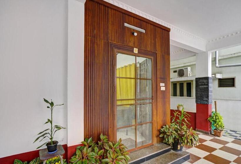 ホテル Oyo Flagship 37789 Cozy Stay Near Palarivattom Metro Station