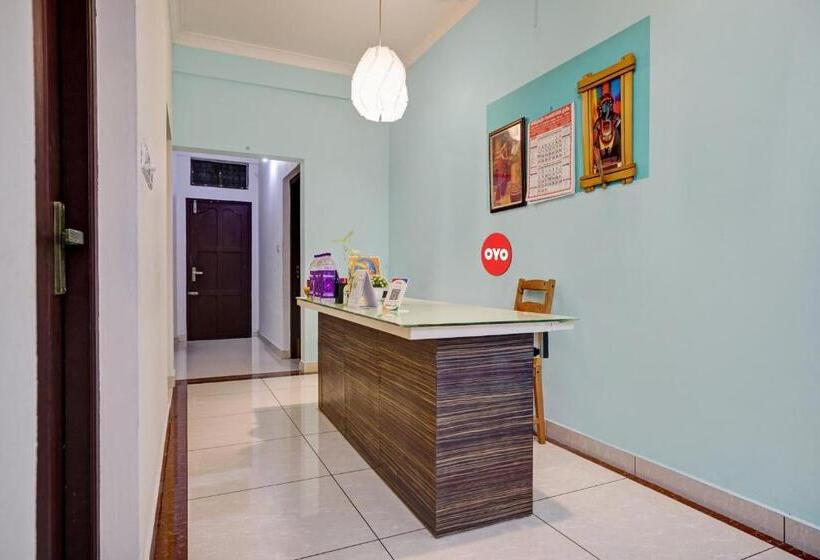 ホテル Oyo Flagship 37789 Cozy Stay Near Palarivattom Metro Station