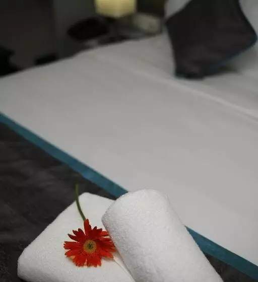 Park Iris Hotels, Mg Road