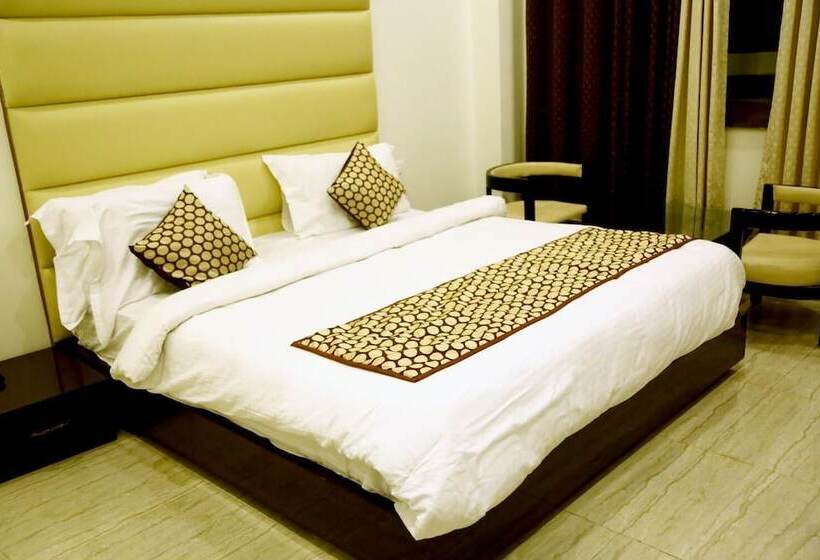 בית מלון כפרי Tavisha Kanatal Hills Chamba