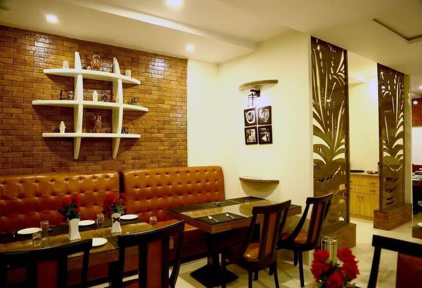 בית מלון כפרי Tavisha Kanatal Hills Chamba