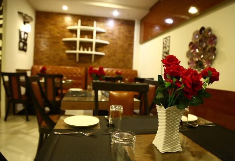 בית מלון כפרי Tavisha Kanatal Hills Chamba