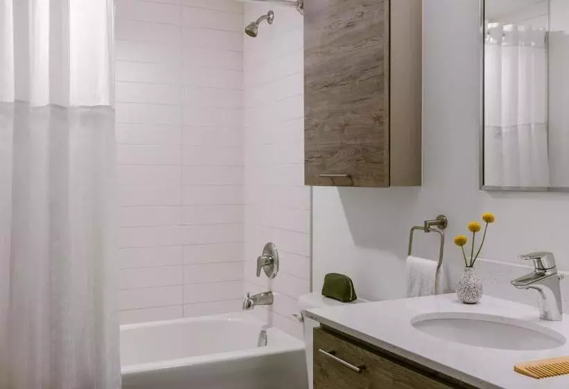 Sonder At The Liberty