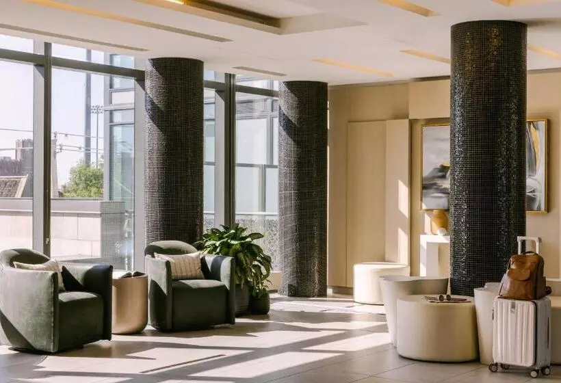 Sonder At The Liberty