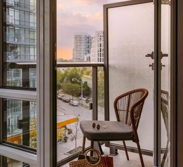 Sonder At The Liberty