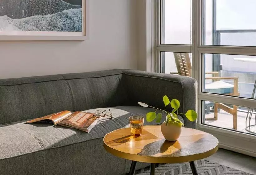 Sonder At The Liberty