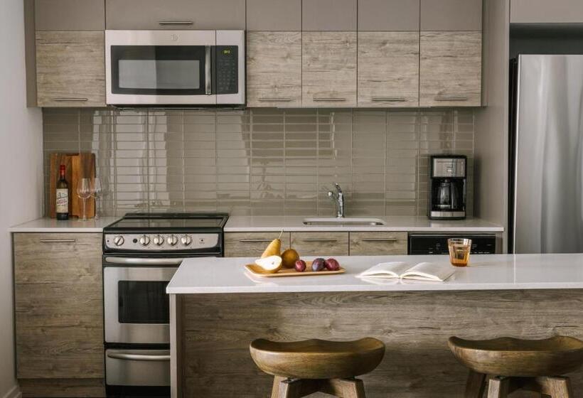 Sonder At The Liberty