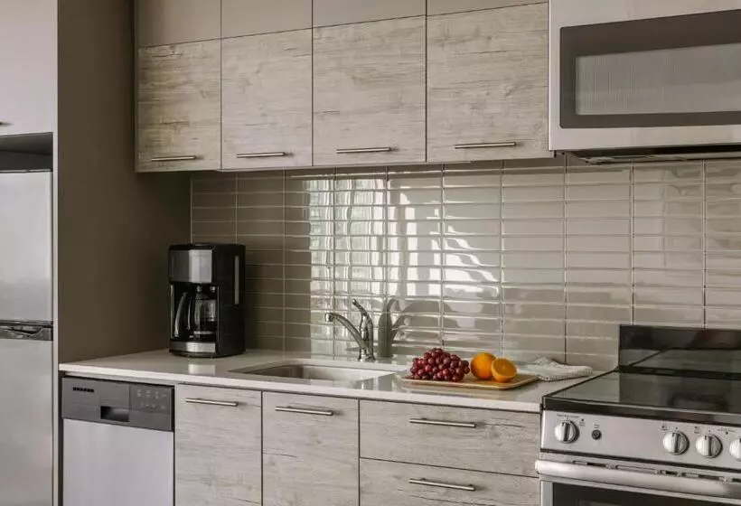 Sonder At The Liberty