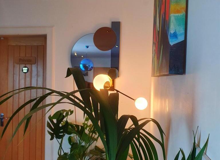 مبيت وإفطار The Orange Fox Lux Room And Hot Tub At The Grumpy Schnauzer Guest House